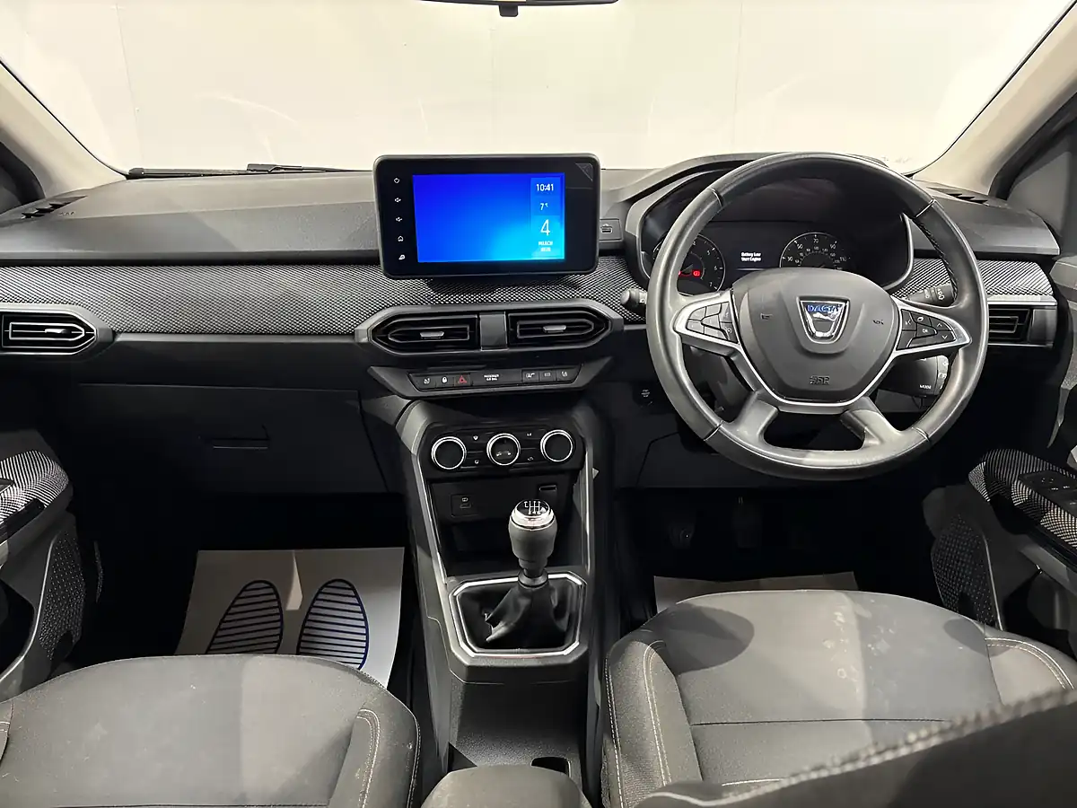 Used 2023 Dacia Jogger Extreme Se Grey - Interior and Exterior details 16