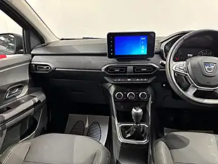 Used 2023 Dacia Jogger Extreme Se Grey - Interior and Exterior details 17