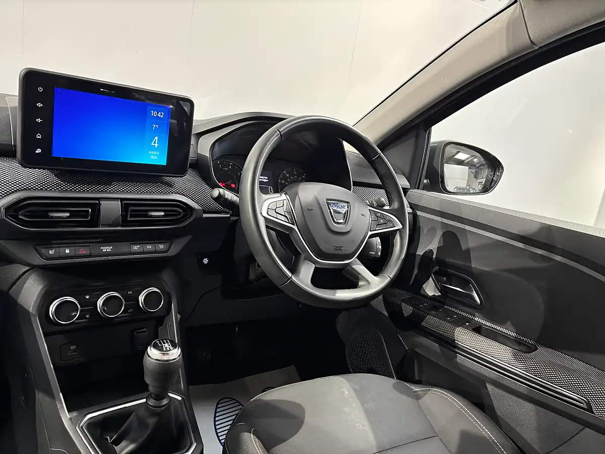 Used 2023 Dacia Jogger Extreme Se Grey - Interior and Exterior details 19