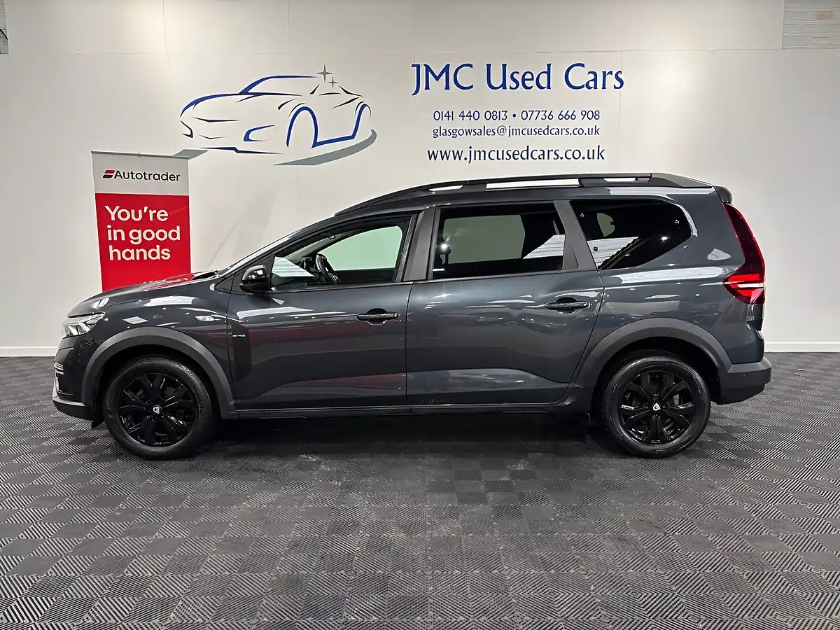 Used 2023 Dacia Jogger Extreme Se Grey - Interior and Exterior details 2