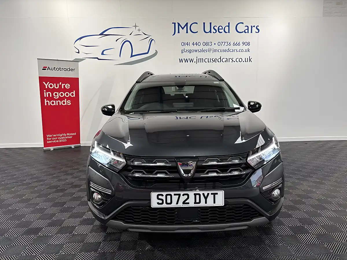 Used 2023 Dacia Jogger Extreme Se Grey - Interior and Exterior details 3