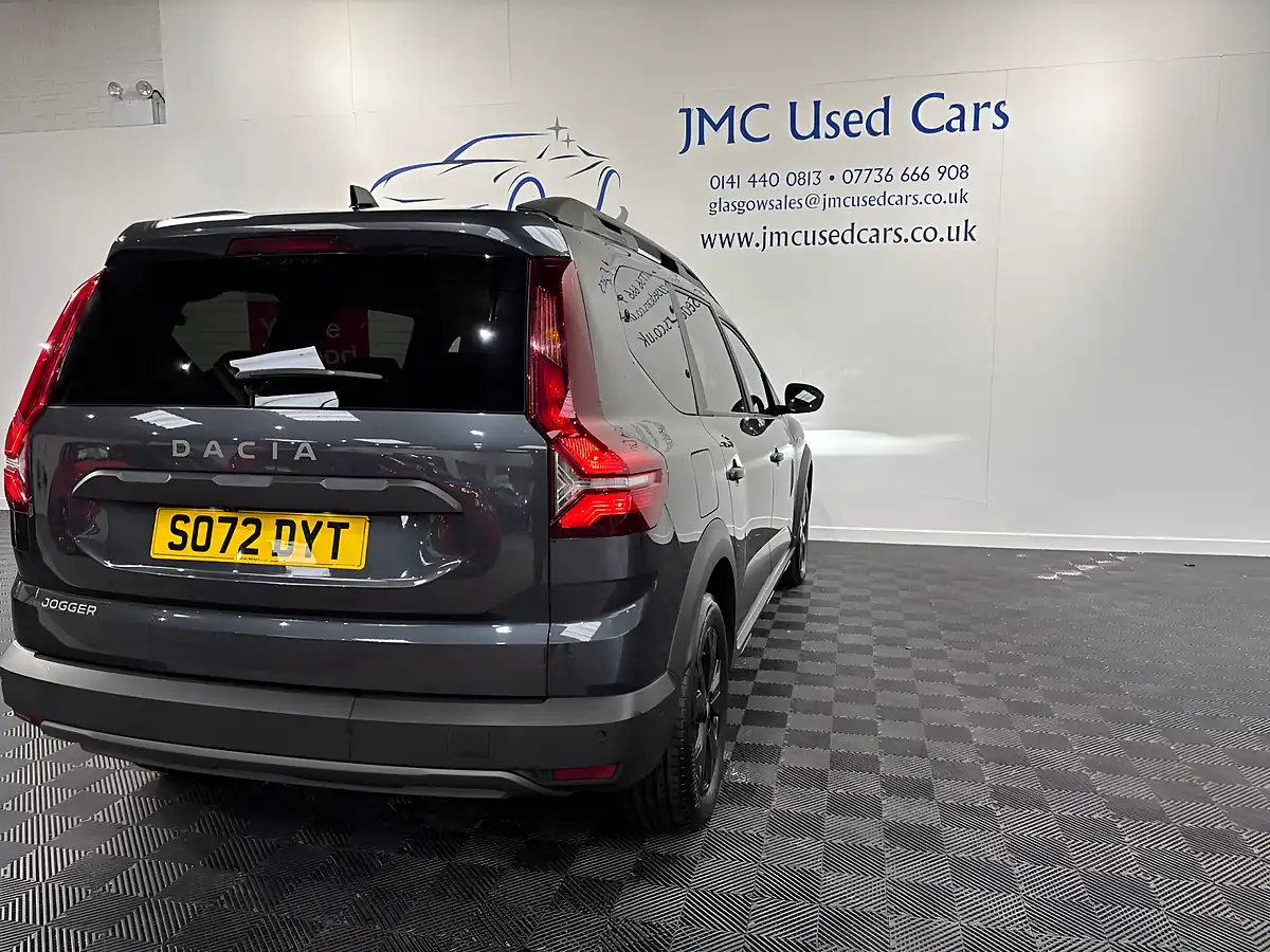 Used 2023 Dacia Jogger Extreme Se Grey - Interior and Exterior details 9