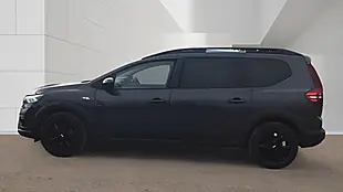 Used 2023 Dacia Jogger Extreme Se Grey - Interior and Exterior details 10