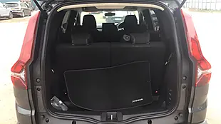 Used 2023 Dacia Jogger Extreme Se Grey - Interior and Exterior details 11