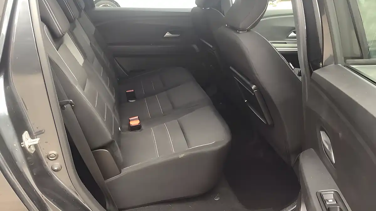 Used 2023 Dacia Jogger Extreme Se Grey - Interior and Exterior details 12