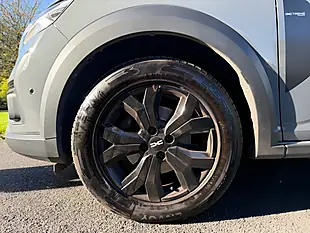 Used 2023 Dacia Jogger Extreme Se Grey - Interior and Exterior details 17