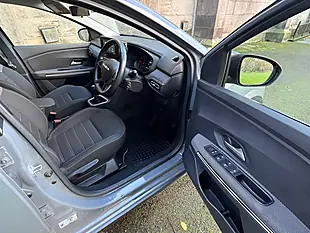 Used 2023 Dacia Jogger Extreme Se Grey - Interior and Exterior details 18