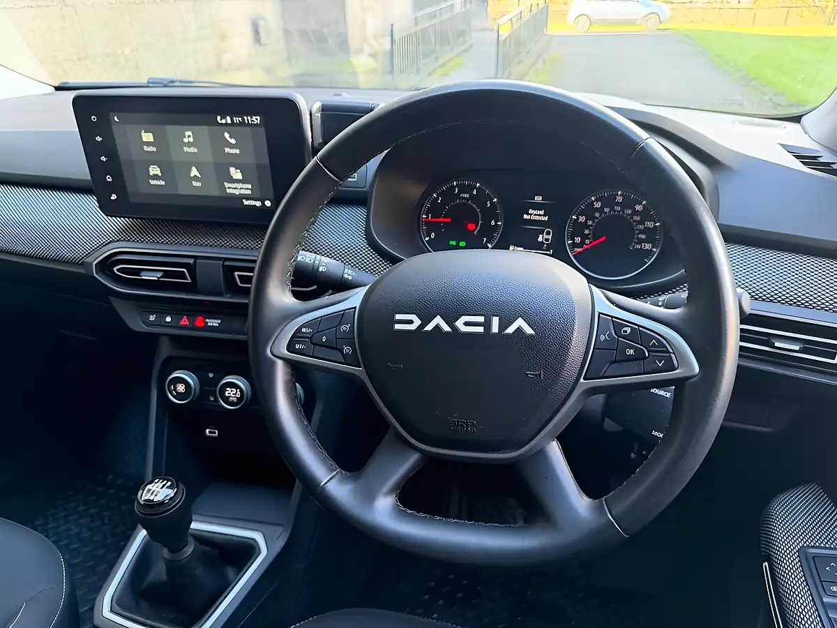 Used 2023 Dacia Jogger Extreme Se Grey - Interior and Exterior details 19