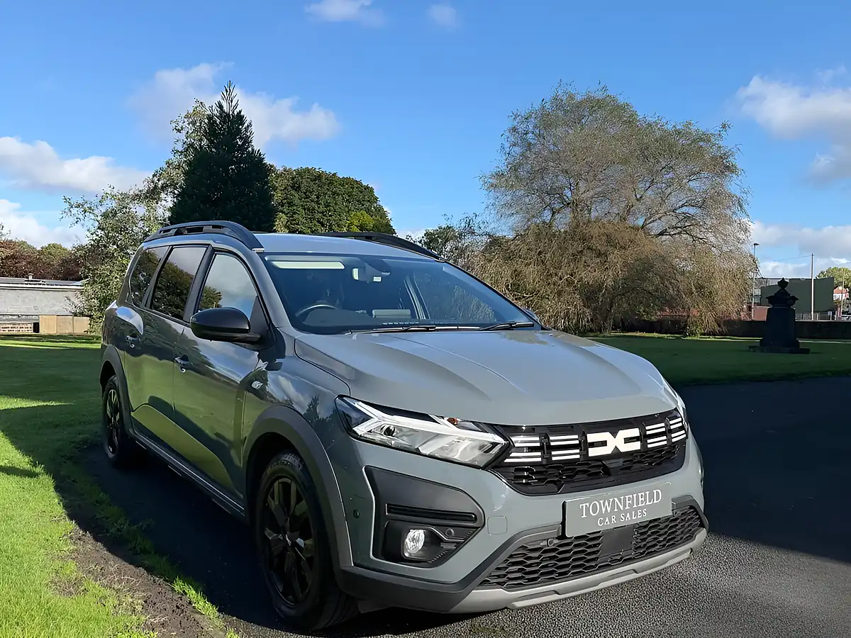 Used 2023 Dacia Jogger Extreme Se Grey - Interior and Exterior details 2