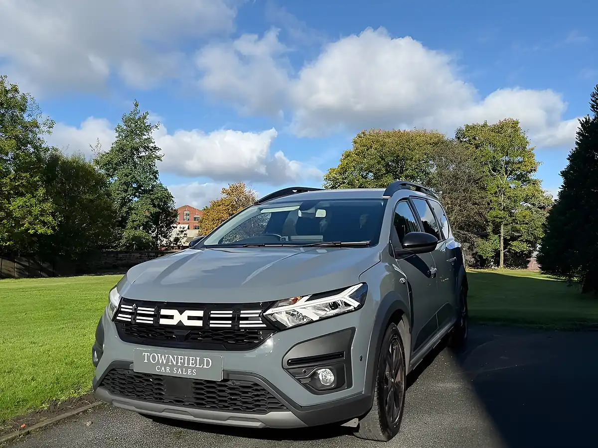 Used 2023 Dacia Jogger Extreme Se Grey - Interior and Exterior details 4
