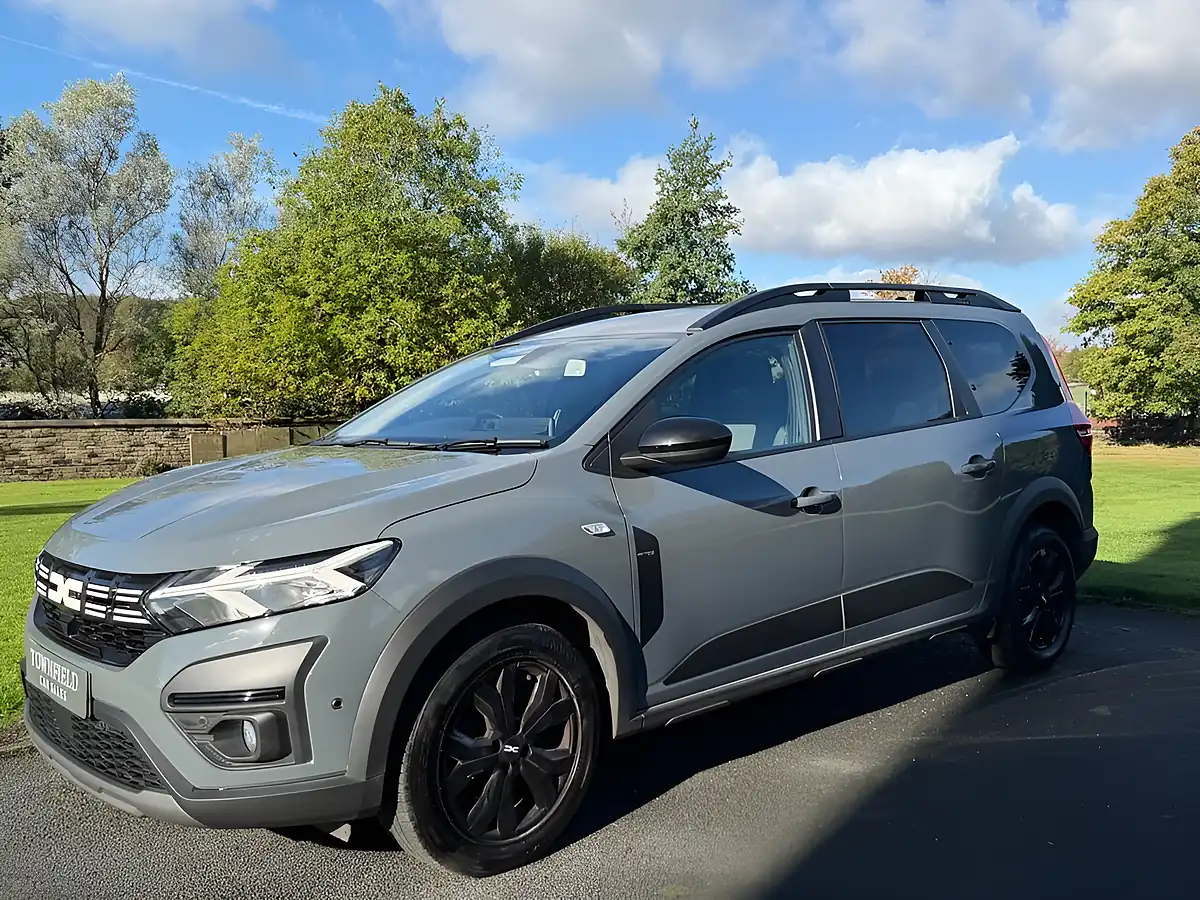 Used 2023 Dacia Jogger Extreme Se Grey - Interior and Exterior details 5