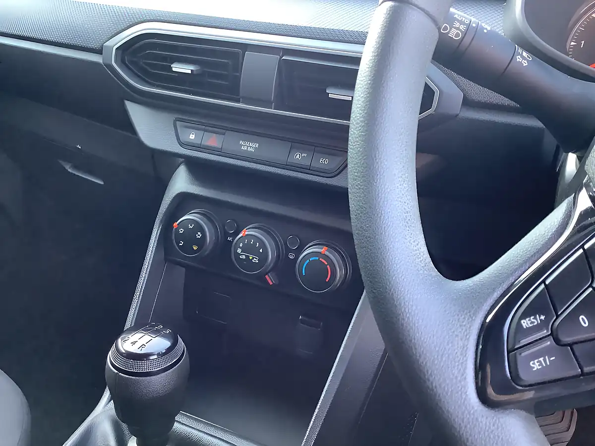 Used 2023 Dacia Sandero Essential White - Interior and Exterior details 8