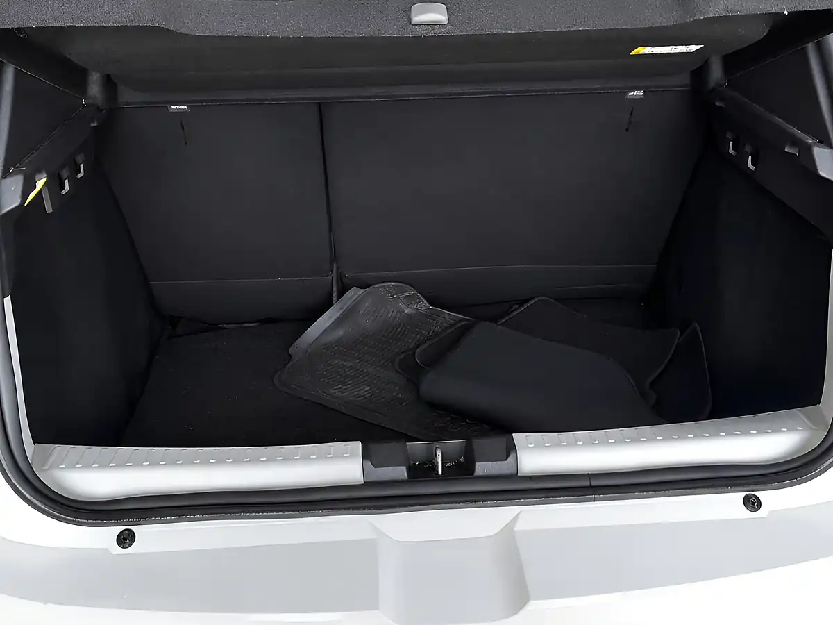 Used 2023 Dacia Sandero Expression White - Interior and Exterior details 5
