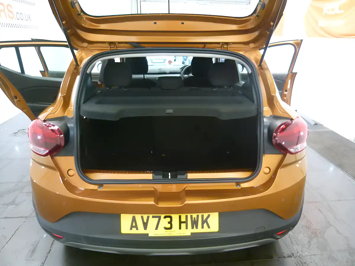 Used 2023 Dacia Sandero Stepway Essential Desert Orange - Interior and Exterior details 16