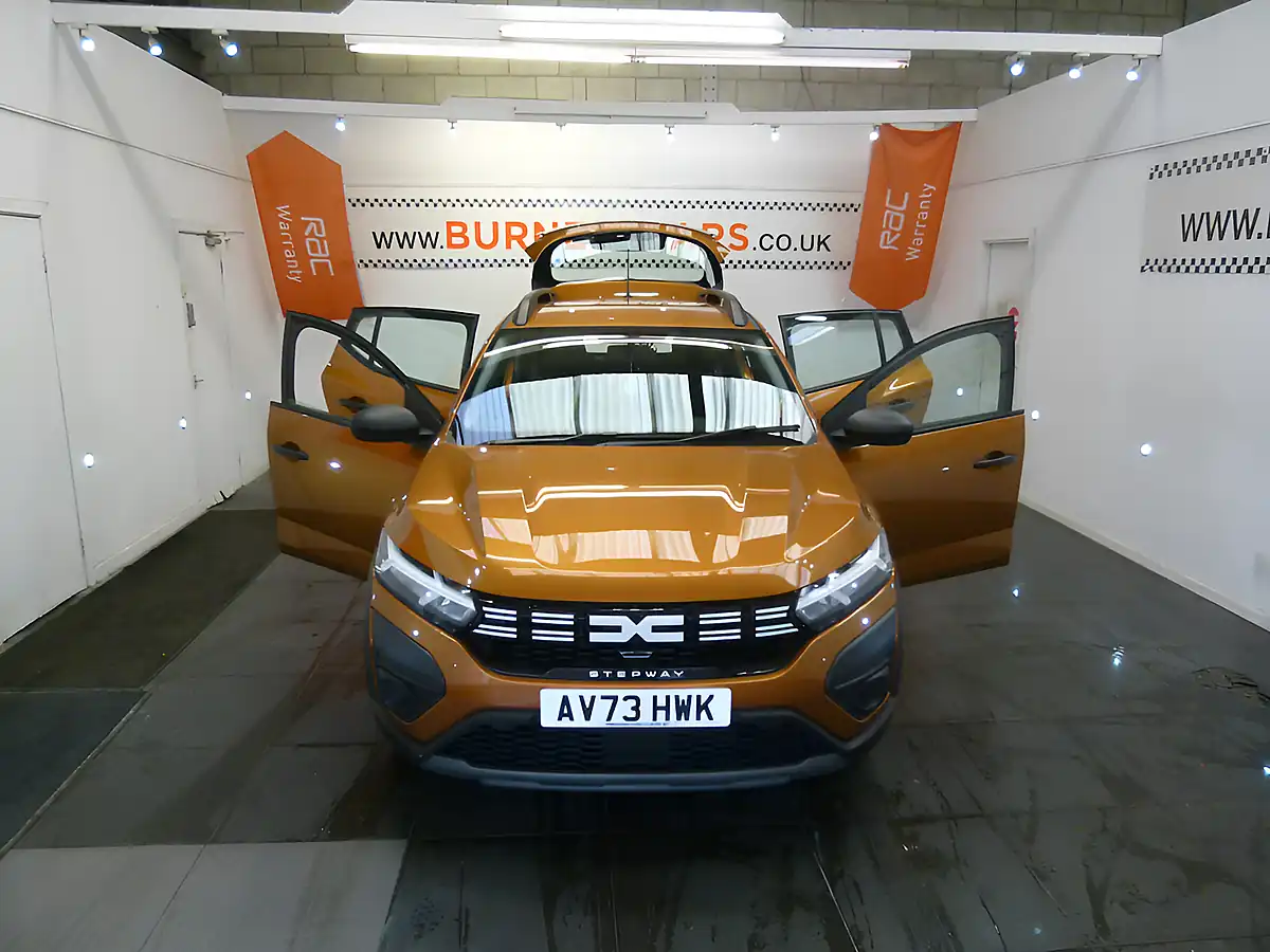 Used 2023 Dacia Sandero Stepway Essential Desert Orange - Interior and Exterior details 17