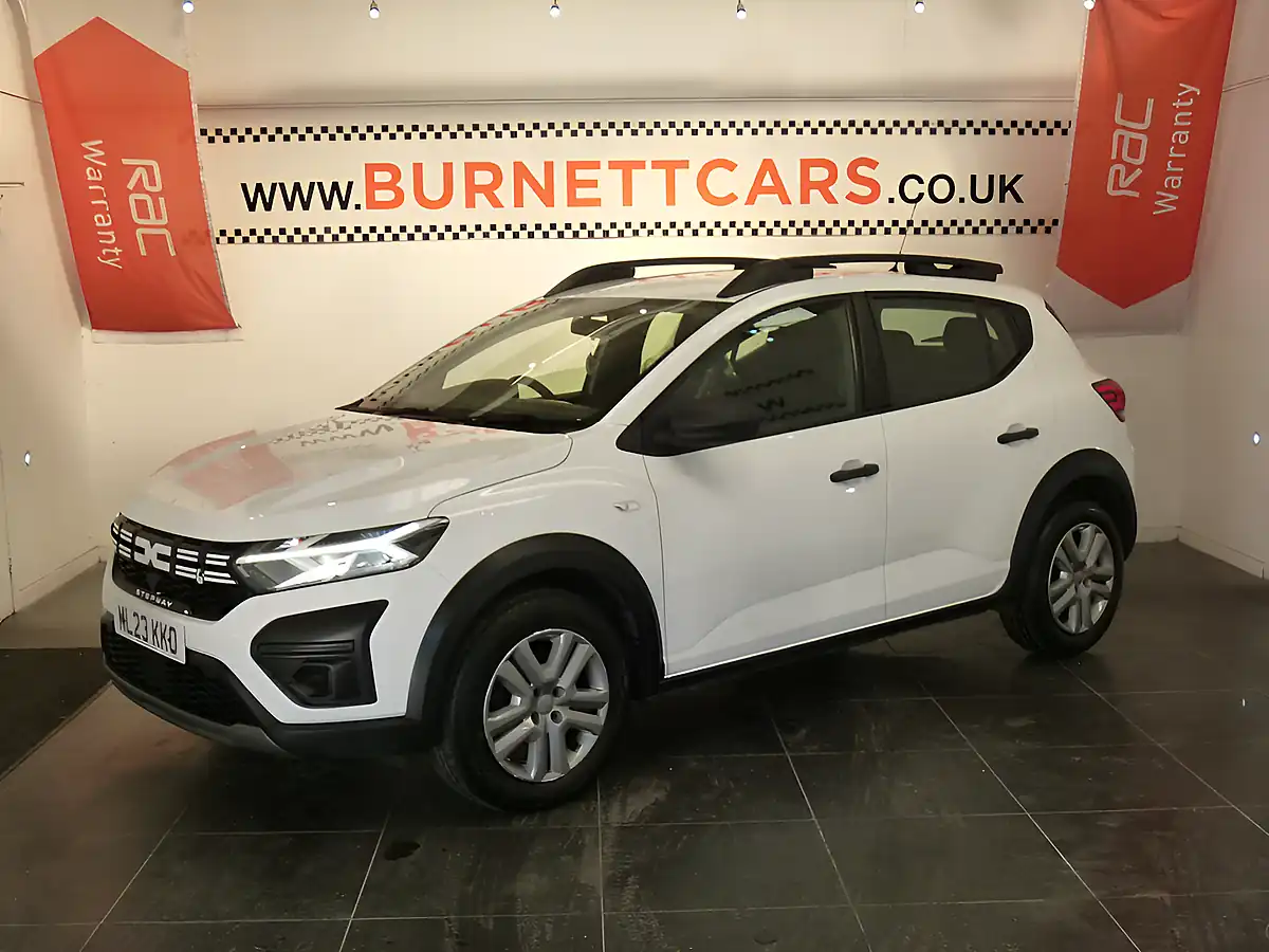 Used 2023 Dacia Sandero Stepway Essential White - Front View