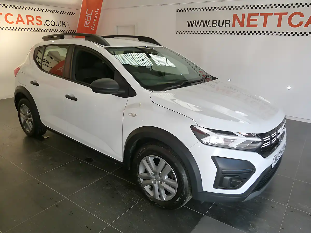 Used 2023 Dacia Sandero Stepway Essential White - Interior and Exterior details 11
