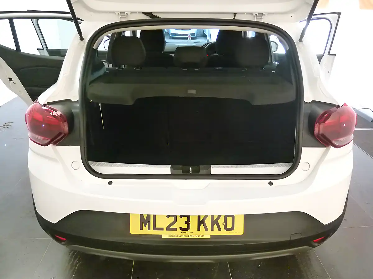 Used 2023 Dacia Sandero Stepway Essential White - Interior and Exterior details 16