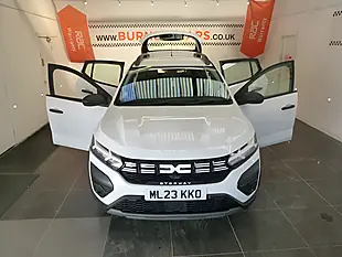 Used 2023 Dacia Sandero Stepway Essential White - Interior and Exterior details 17