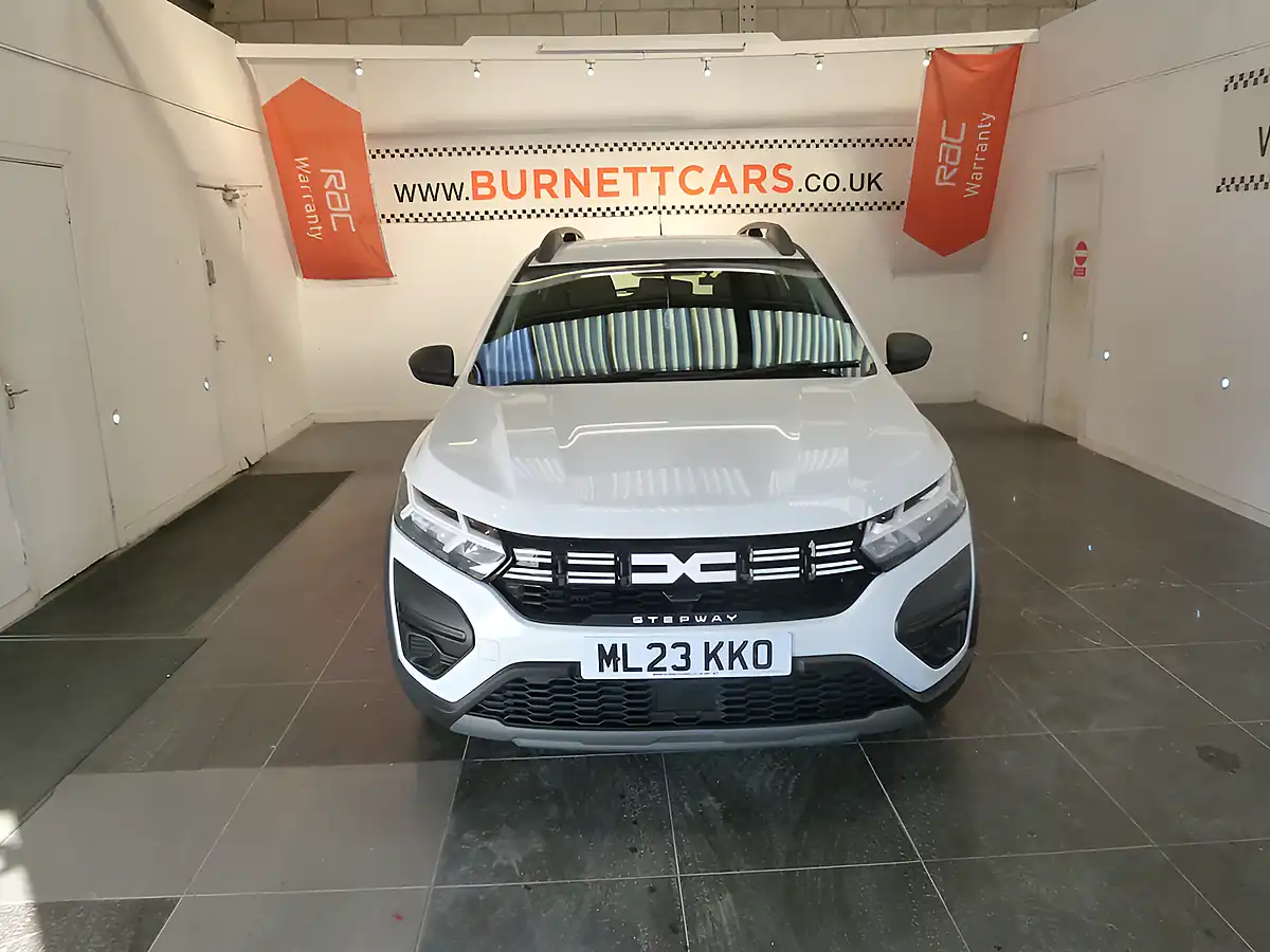 Used 2023 Dacia Sandero Stepway Essential White - Interior and Exterior details 4