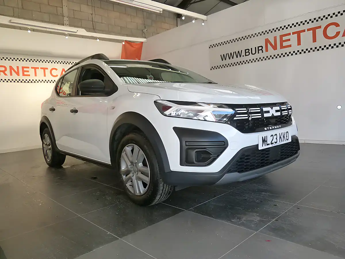 Used 2023 Dacia Sandero Stepway Essential White - Interior and Exterior details 9