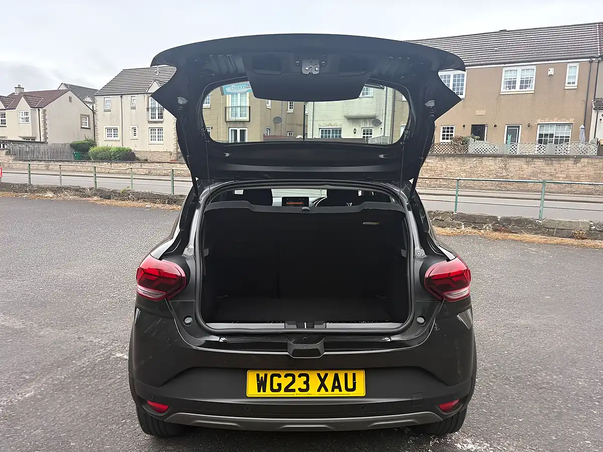 Used 2023 Dacia Sandero Stepway Expression Black - Interior and Exterior details 16