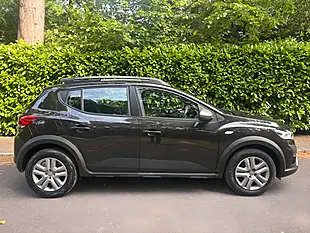 Used 2023 Dacia Sandero Stepway Expression Black - Interior and Exterior details 7