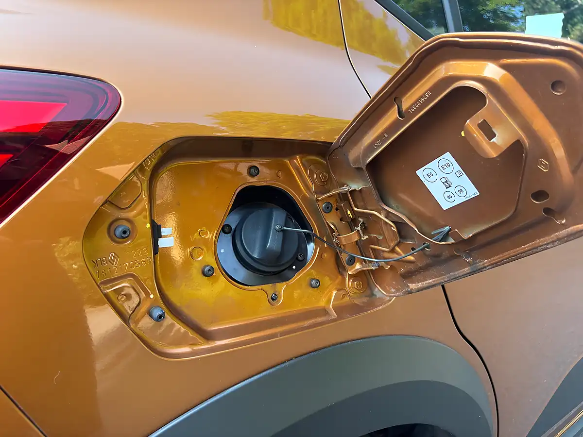 Used 2023 Dacia Sandero Stepway Expression Orange - Interior and Exterior details 19