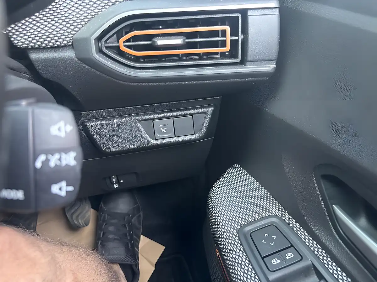 Used 2023 Dacia Sandero Stepway Expression Orange - Interior and Exterior details 20