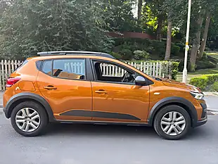 Used 2023 Dacia Sandero Stepway Expression Orange - Interior and Exterior details 7