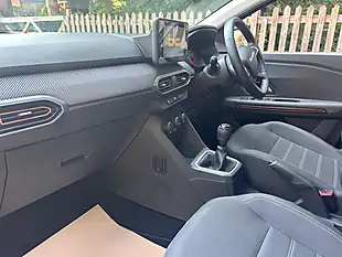 Used 2023 Dacia Sandero Stepway Expression Orange - Interior and Exterior details 9