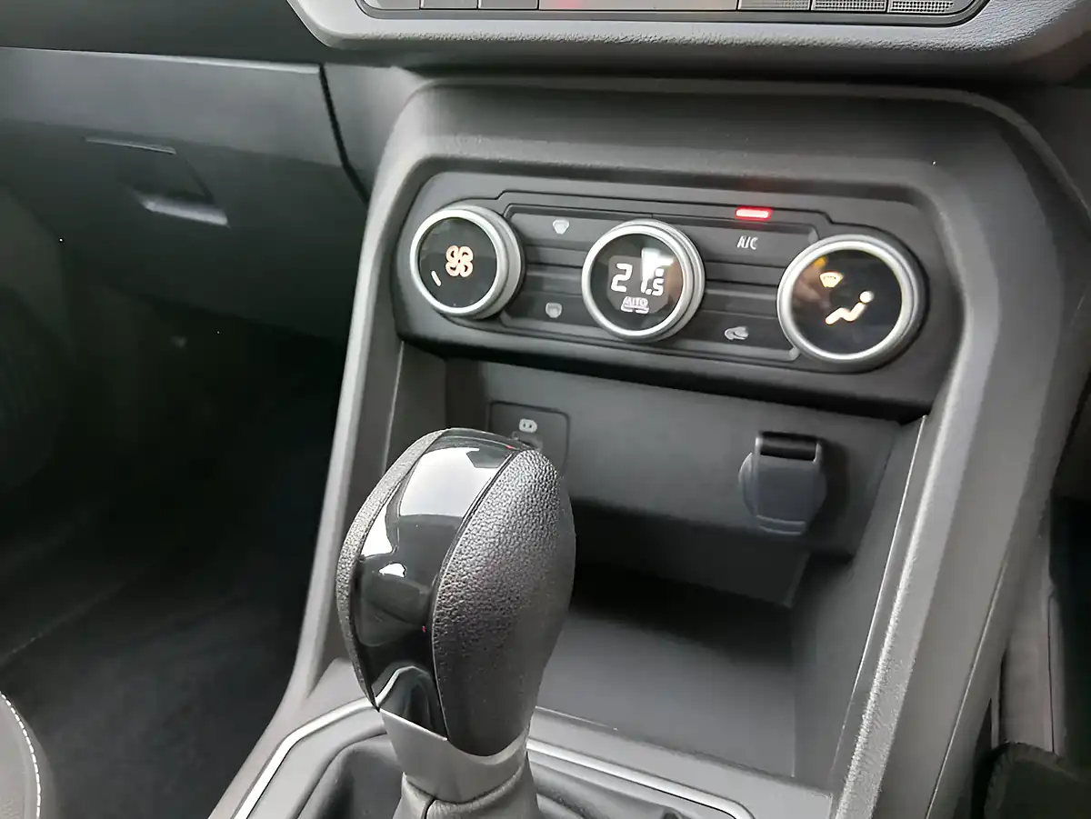 Used 2023 Dacia Sandero Stepway Journey White - Interior and Exterior details 13