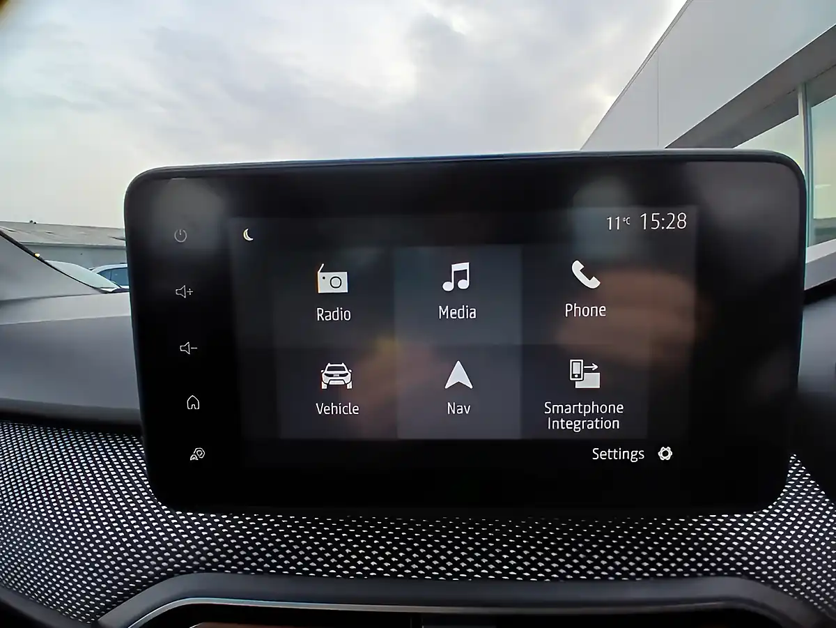 Used 2023 Dacia Sandero Stepway Journey White - Interior and Exterior details 17