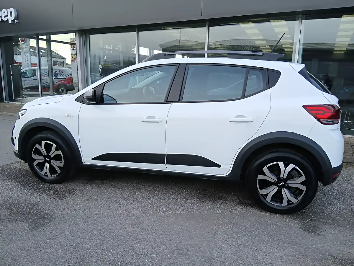 Used 2023 Dacia Sandero Stepway Journey White - Interior and Exterior details 3