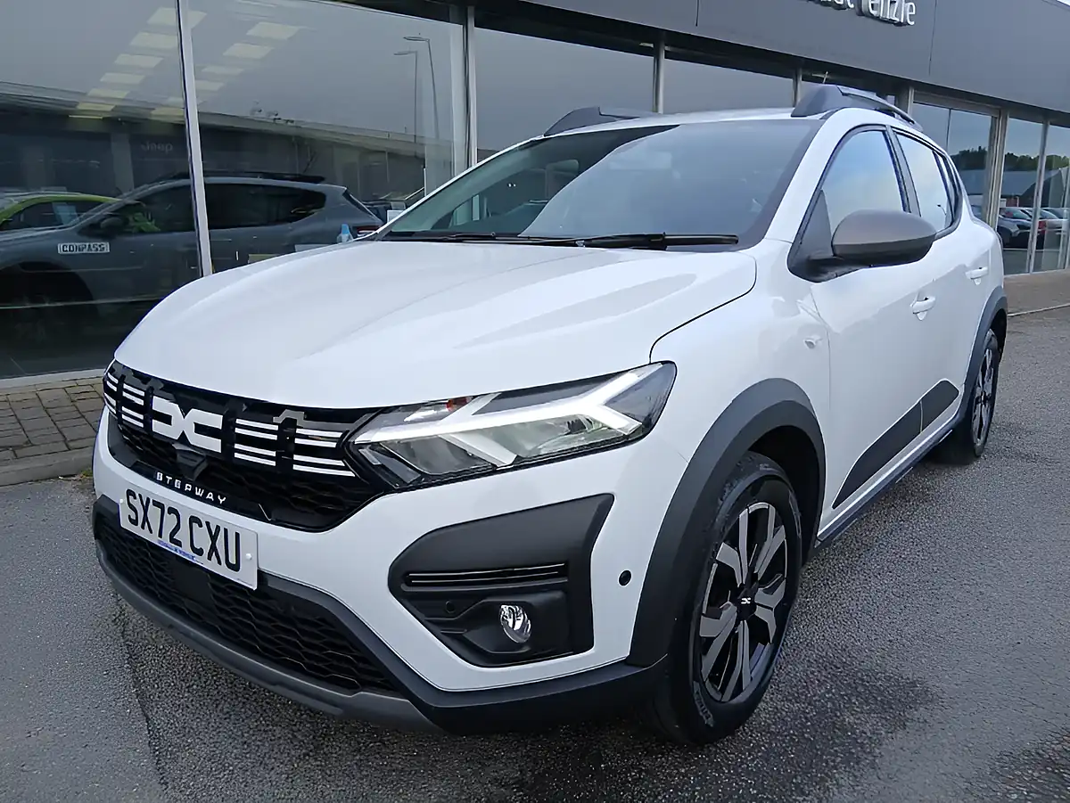 Used 2023 Dacia Sandero Stepway Journey White - Interior and Exterior details 4