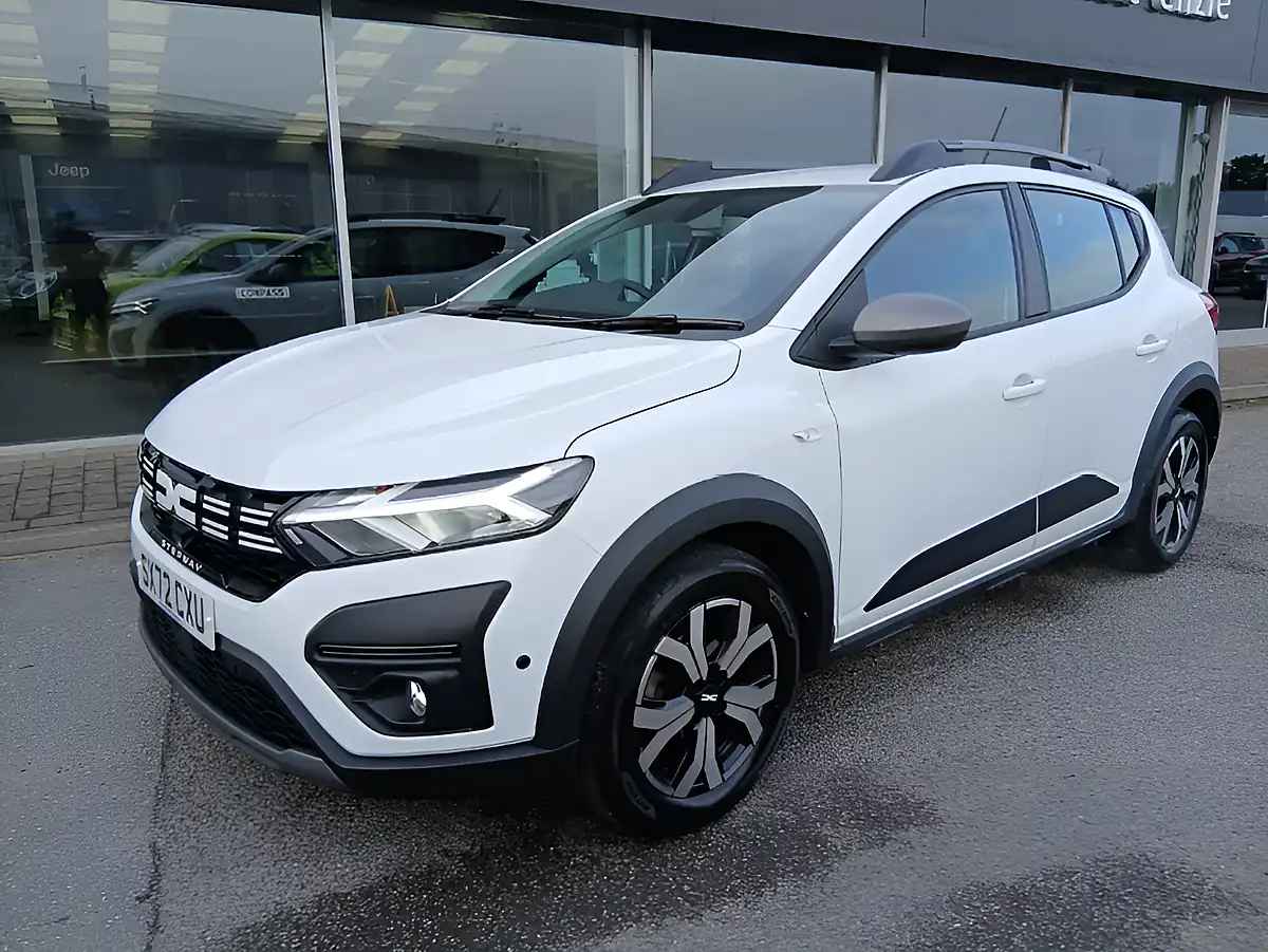 Used 2023 Dacia Sandero Stepway Journey White - Interior and Exterior details 5