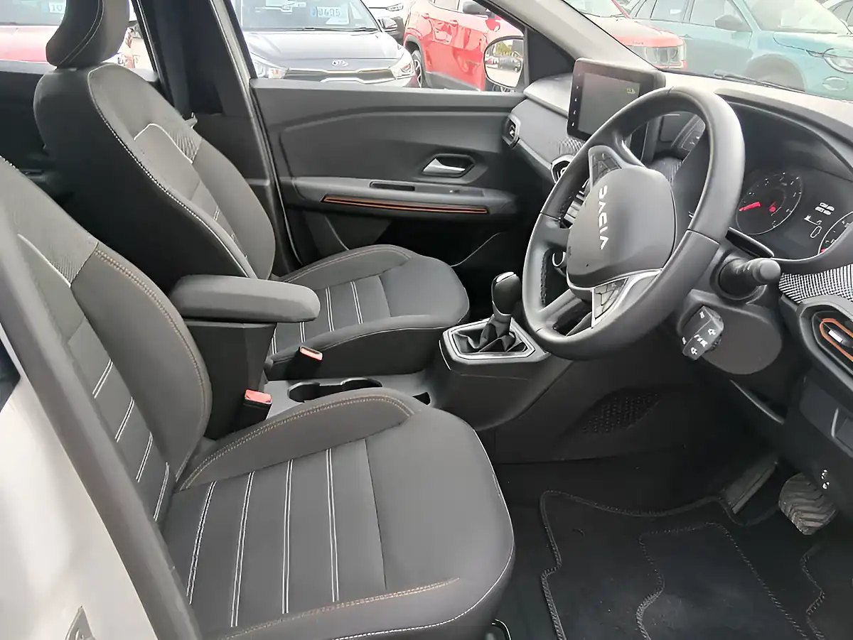 Used 2023 Dacia Sandero Stepway Journey White - Interior and Exterior details 9