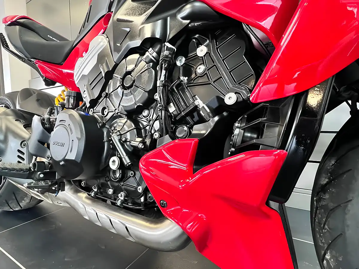 Used 2023 Ducati Diavel Red - Interior and Exterior details 13