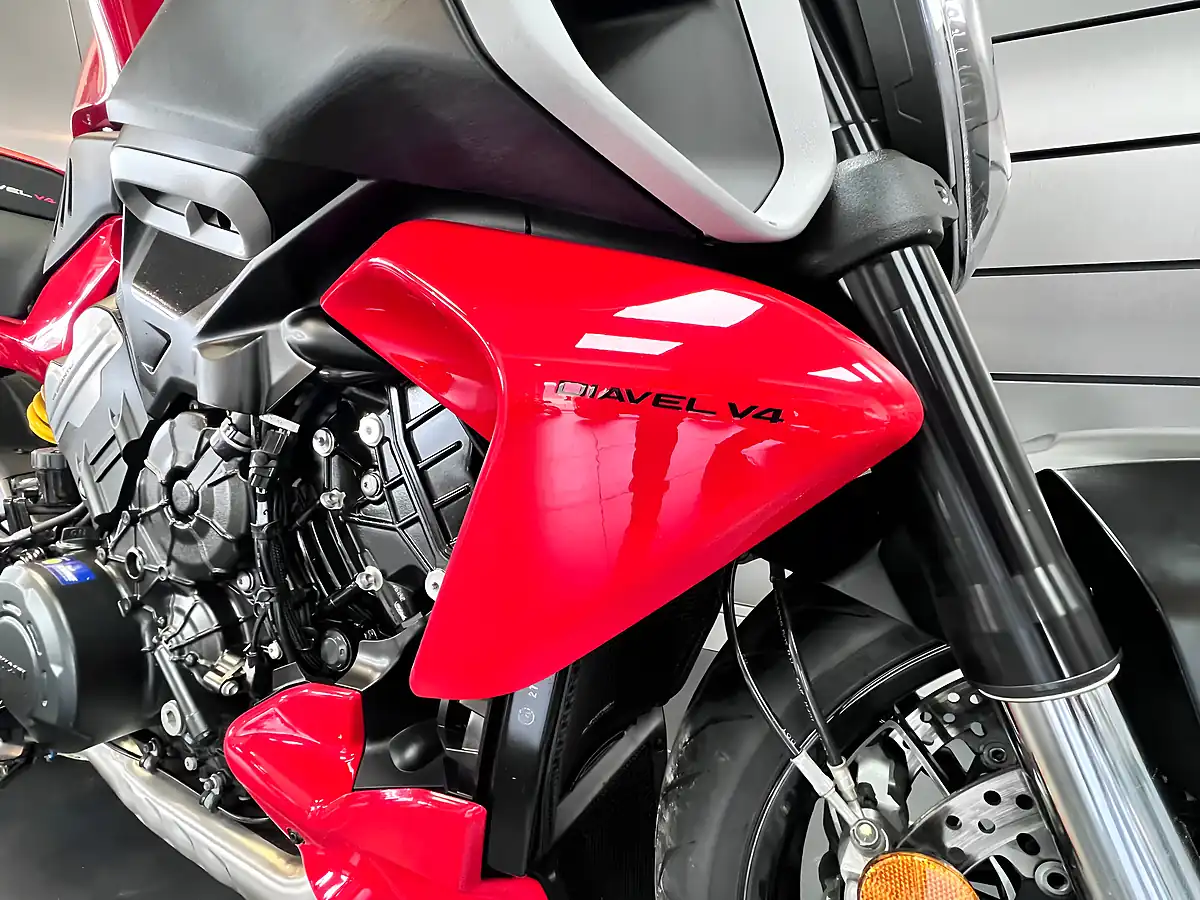 Used 2023 Ducati Diavel Red - Interior and Exterior details 14
