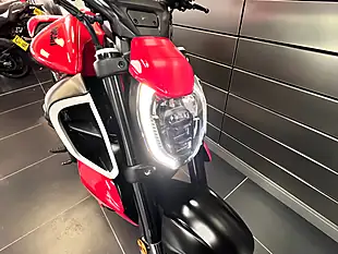Used 2023 Ducati Diavel Red - Interior and Exterior details 18
