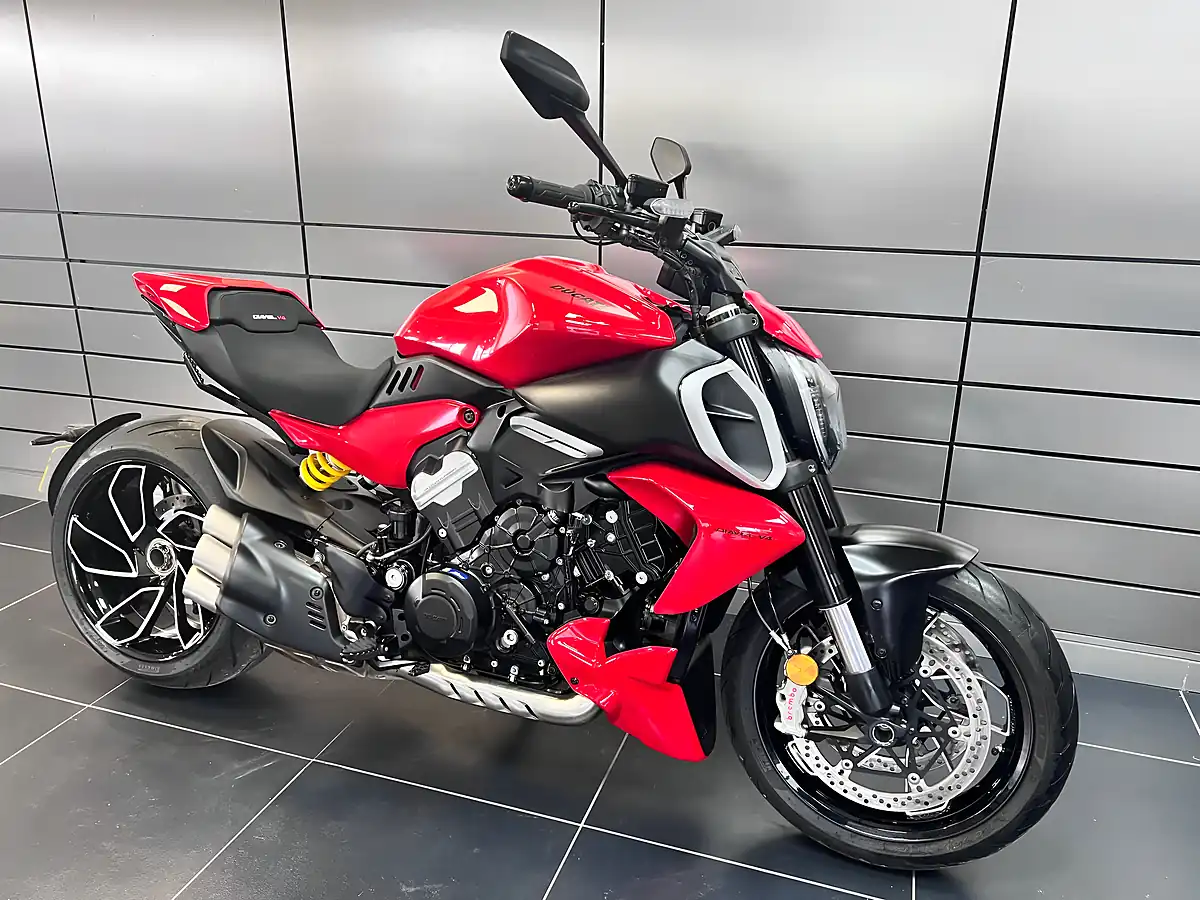 Used 2023 Ducati Diavel Red - Interior and Exterior details 2