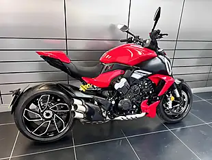 Used 2023 Ducati Diavel Red - Interior and Exterior details 3