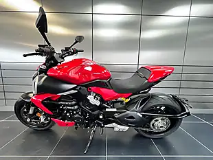 Used 2023 Ducati Diavel Red - Interior and Exterior details 4