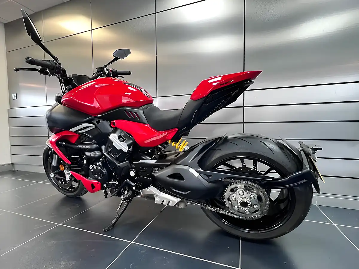 Used 2023 Ducati Diavel Red - Interior and Exterior details 5