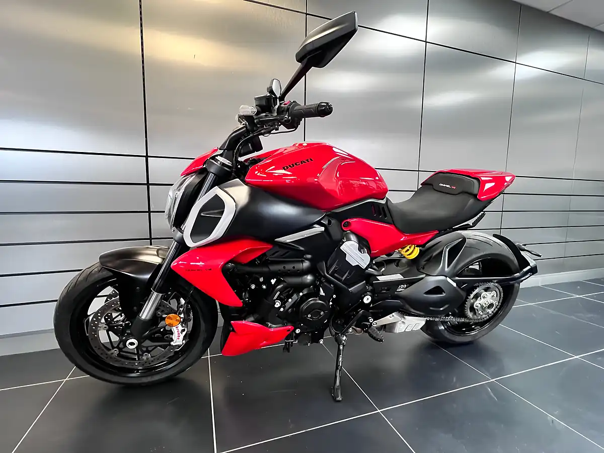 Used 2023 Ducati Diavel Red - Interior and Exterior details 6