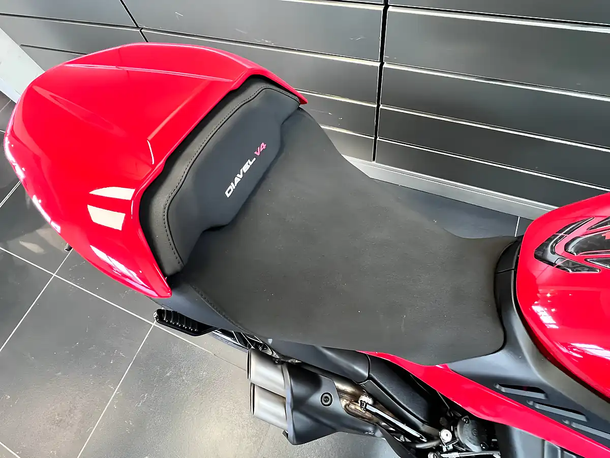 Used 2023 Ducati Diavel Red - Interior and Exterior details 9