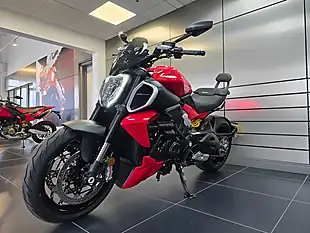 Used 2023 Ducati Diavel Red - Interior and Exterior details 10