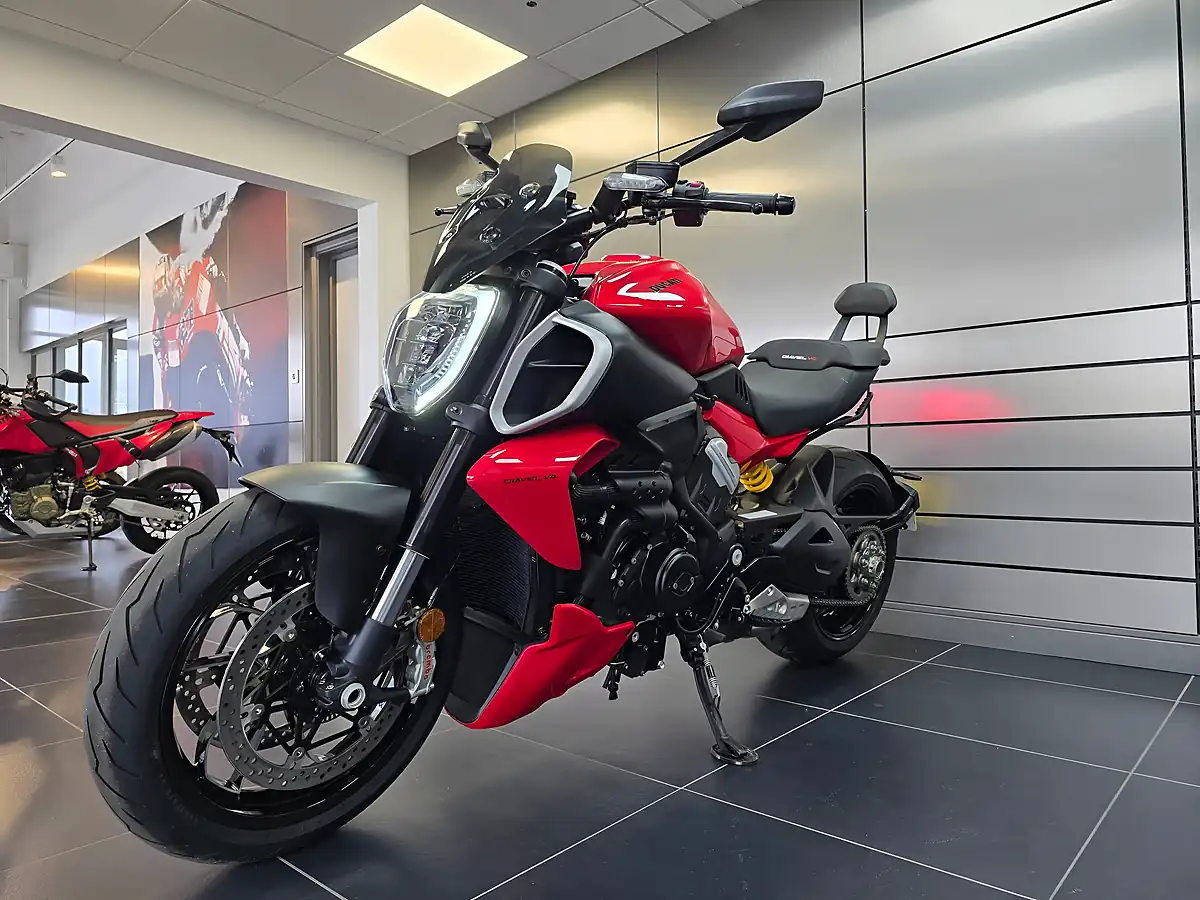 Used 2023 Ducati Diavel Red - Interior and Exterior details 10