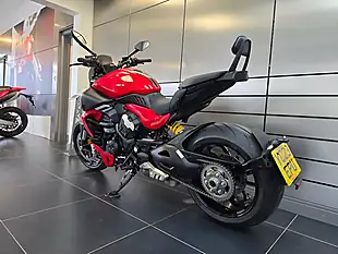 Used 2023 Ducati Diavel Red - Interior and Exterior details 16