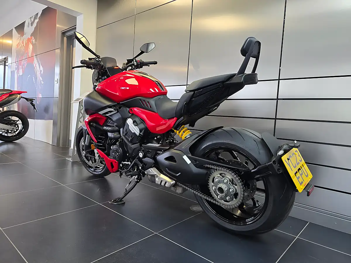 Used 2023 Ducati Diavel Red - Interior and Exterior details 16